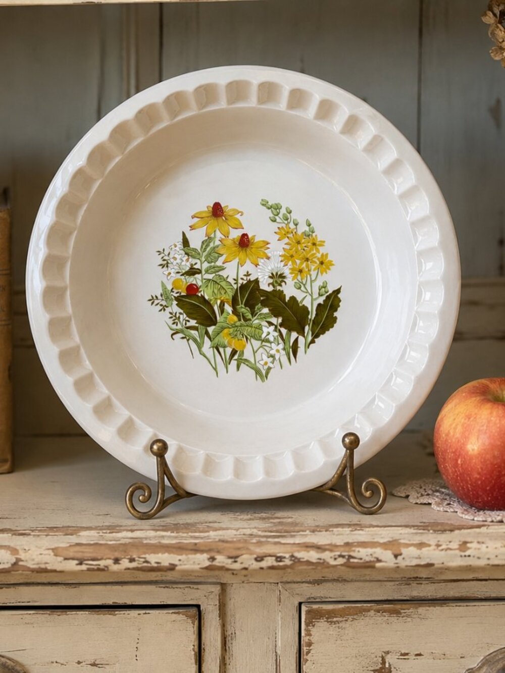 Vintage 11” Floral Pie Plate – Scalloped Rim – Cottagecore